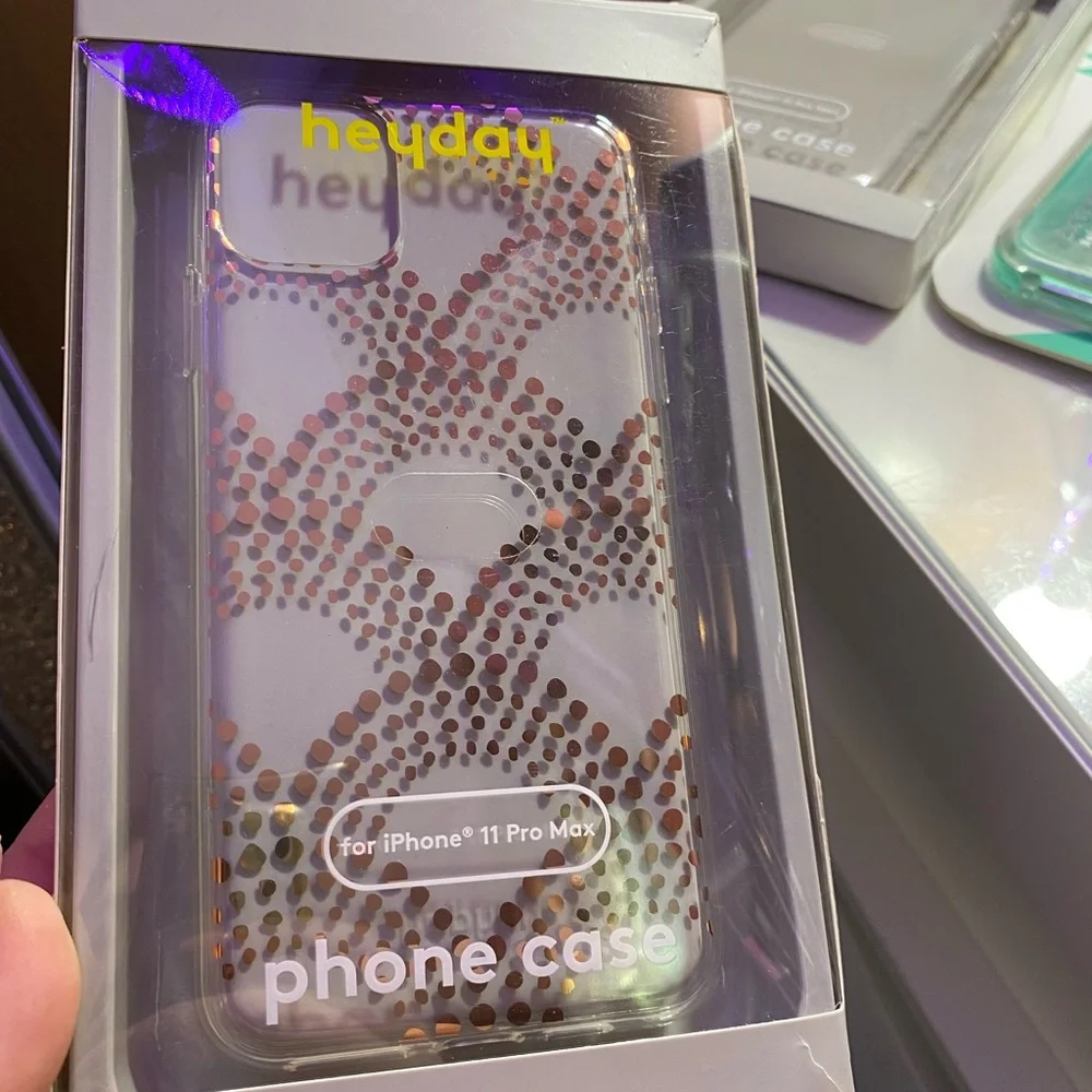 3 BRAND NEW iPhone 11 PRO MAX cases & 1 iPhone 11 PRO case . - Picture 4 of 5